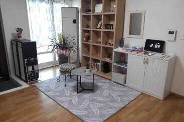 پانسیون Gwangju Songjeong Station Guesthouse   Hostel
