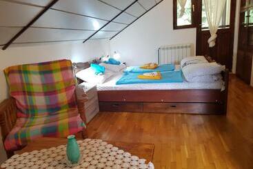 پانسیون Nena & Rale Rooms