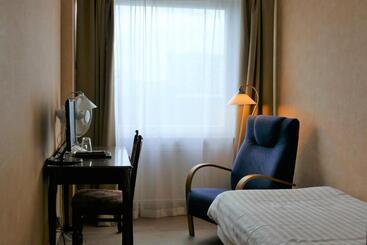 هاستل Linnanpiha Bed & Breakfast