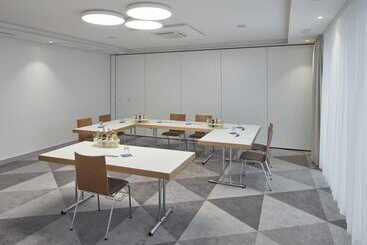 هتل Holiday Inn Express   Merzig, An Ihg