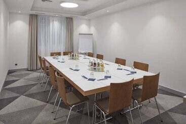 هتل Holiday Inn Express   Merzig, An Ihg