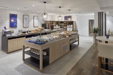 هتل Holiday Inn Express   Merzig, An Ihg