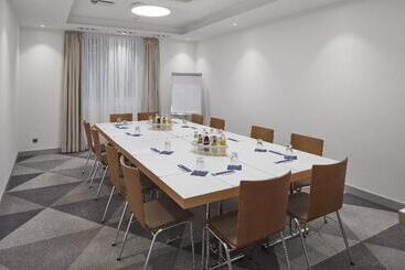 هتل Holiday Inn Express   Merzig, An Ihg