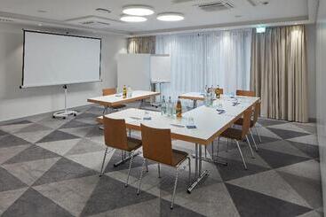 هتل Holiday Inn Express   Merzig, An Ihg