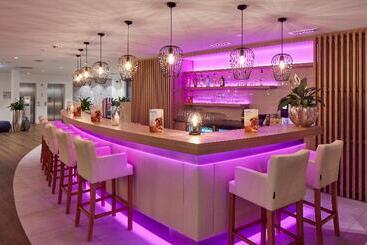 هتل Holiday Inn Express   Merzig, An Ihg