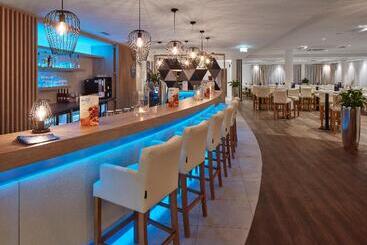 هتل Holiday Inn Express   Merzig, An Ihg