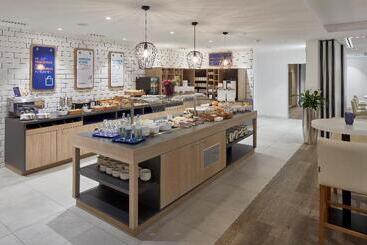 هتل Holiday Inn Express   Merzig, An Ihg