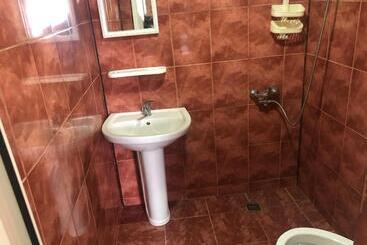 پانسیون Guest House Guram