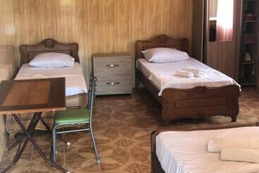 پانسیون Guest House Guram