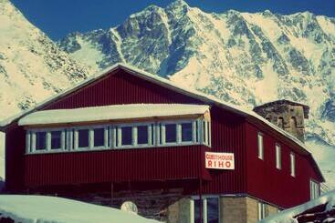 پانسیون Ushguli Hotel Riho