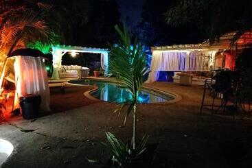 تختخواب و صبحانه Casa De Tortuga