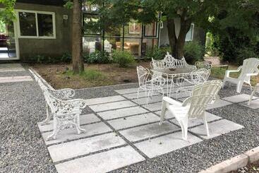 هتل Family Orchard Bed & Breakfast