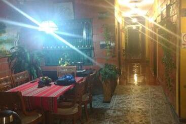 هتل Hosteria Los Cristales