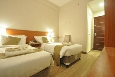 هتل Baypark Inn