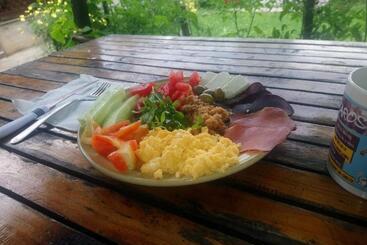 پانسیون Guest House Little Heaven