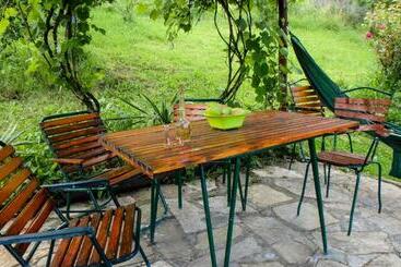 پانسیون Guest House Little Heaven