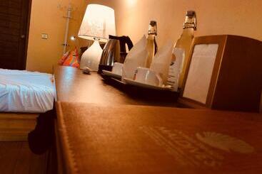 پانسیون Ocean Beach Inn   Maldives