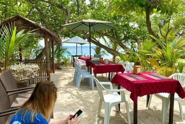 پانسیون Ocean Beach Inn   Maldives