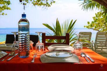 پانسیون Ocean Beach Inn   Maldives