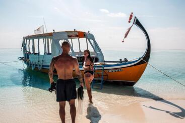 پانسیون Ocean Beach Inn   Maldives