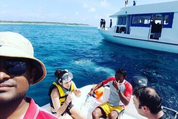 پانسیون Ocean Beach Inn   Maldives