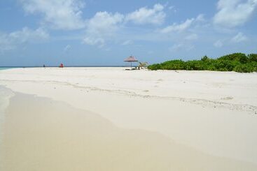 پانسیون Ocean Beach Inn   Maldives