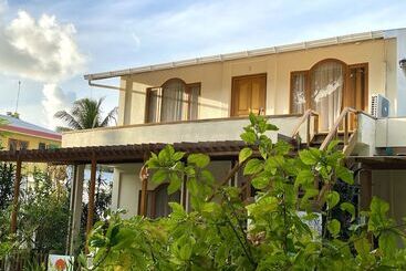 پانسیون Ocean Beach Inn   Maldives