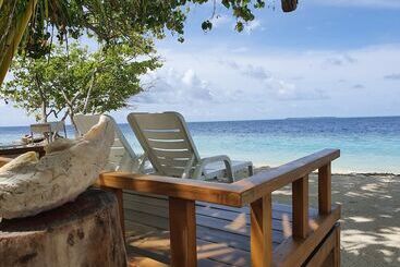 پانسیون Ocean Beach Inn   Maldives