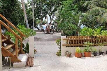 پانسیون Ocean Beach Inn   Maldives