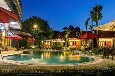 Sunny House Resort