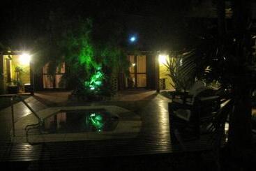 تختخواب و صبحانه El Bambu