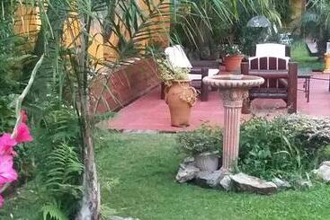 تختخواب و صبحانه El Bambu