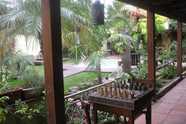 تختخواب و صبحانه El Bambu