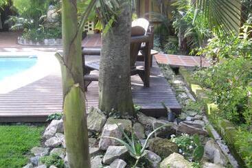 تختخواب و صبحانه El Bambu