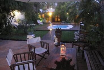 تختخواب و صبحانه El Bambu