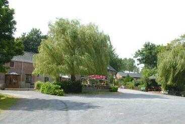 هتل Restaurant La Ferme De Grambais