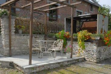 هتل Restaurant La Ferme De Grambais