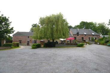 هتل Restaurant La Ferme De Grambais