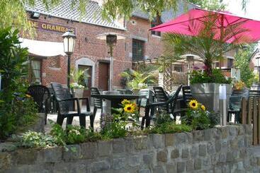 هتل Restaurant La Ferme De Grambais