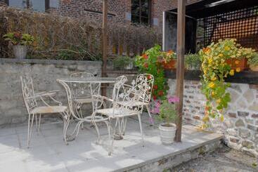 هتل Restaurant La Ferme De Grambais