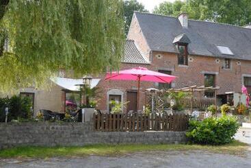 هتل Restaurant La Ferme De Grambais