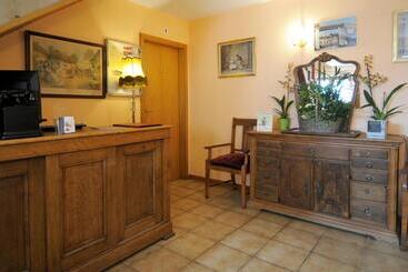 هتل Restaurant La Ferme De Grambais