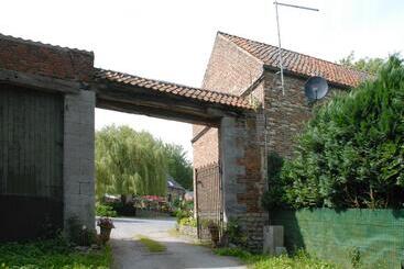 هتل Restaurant La Ferme De Grambais