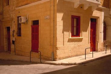 Number 12 - Vittoriosa