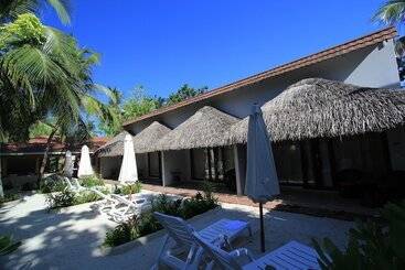 پانسیون Local Island Inn