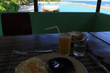 پانسیون Local Island Inn