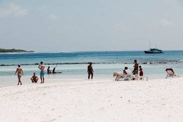پانسیون Local Island Inn