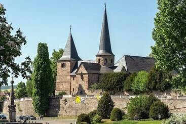 تختخواب و صبحانه Am Schlosstheater