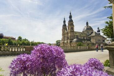 تختخواب و صبحانه Am Schlosstheater