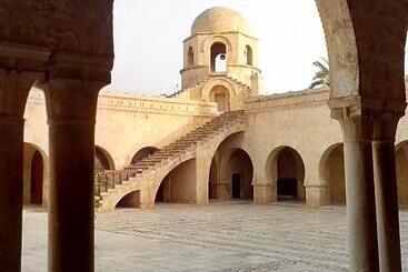 تختخواب و صبحانه Dar Baaziz